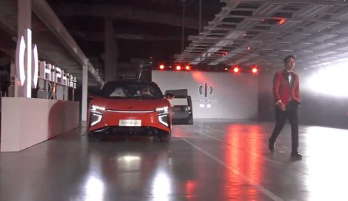 跨界營銷新典范 高合汽車聯動Scabal工廠走秀，重構汽車銷售體驗